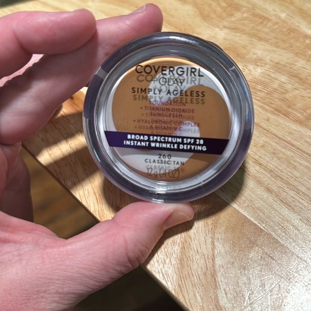 COVERGIRL Tan Foundation Smooth Finish